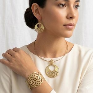 MOTHER-OF-PEARL Gold Earring Bracelet Choker Pendant Jewelry Set